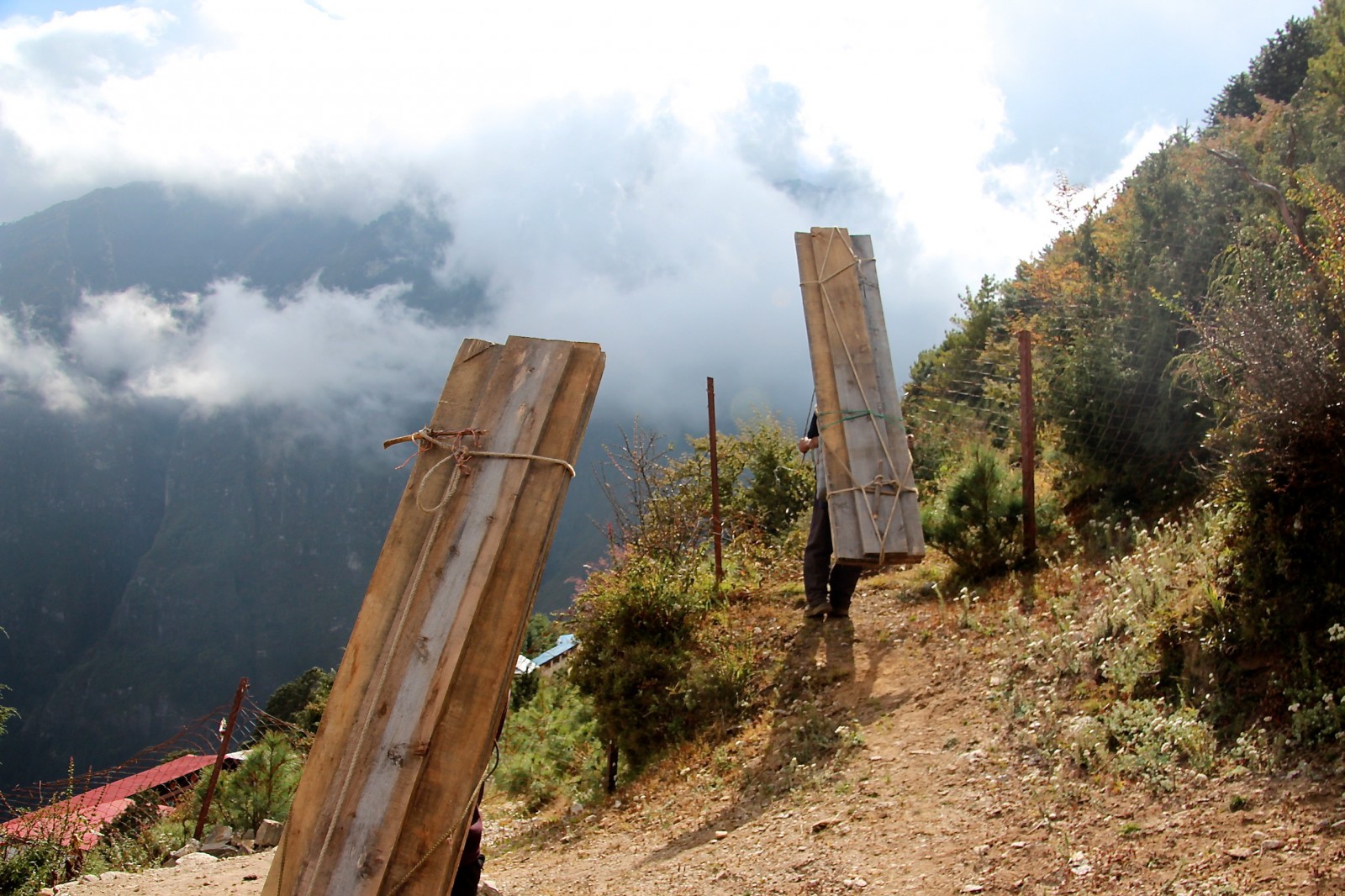 Nepal_Holztraeger_pushreset