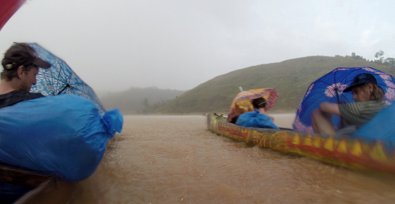 Heftiges Gewitter auf dem Wasser