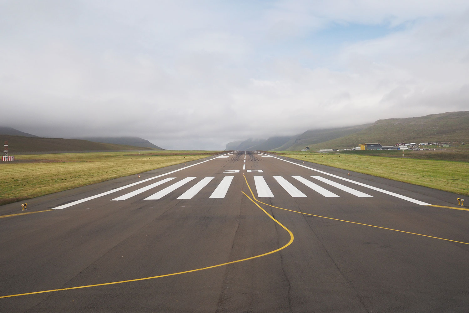 g_festival_faroeislands_flughafen_www-oooyeah-de