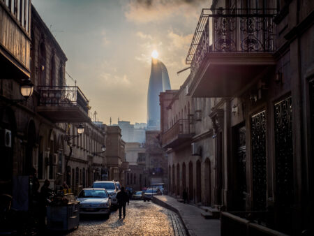 Altstadt von Baku und Flammenturm