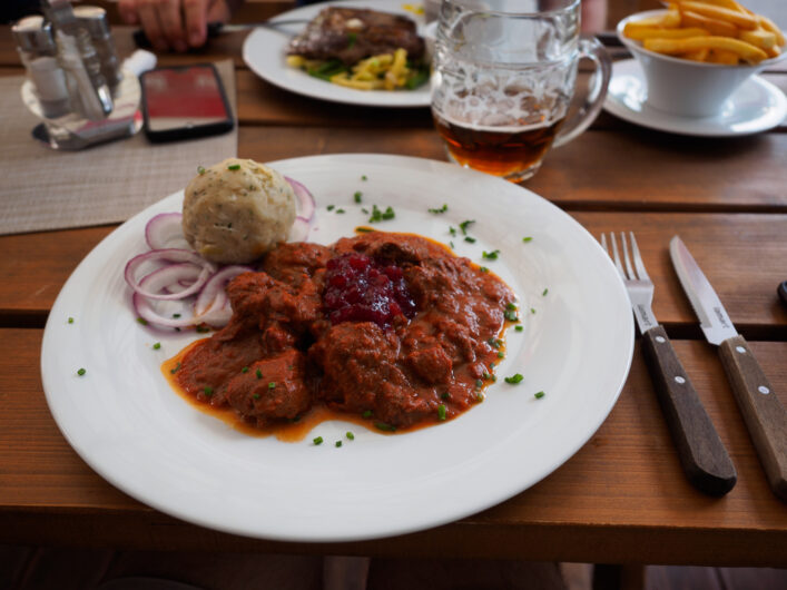 Gulasch mit Klößen