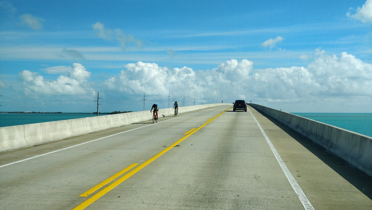 Overseas Highway mit Fahrradfahrern